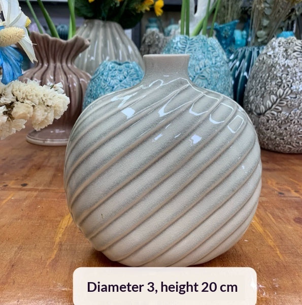 Porcelain Ice-Crack Ceramic Vase with Relief Detail