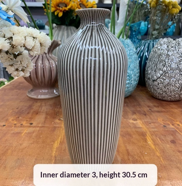 Porcelain Ice-Crack Ceramic Vase with Relief Detail