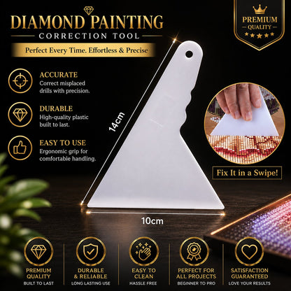 Diamond painting correction tool showing its triangle shape, 14 by 10 centimeters