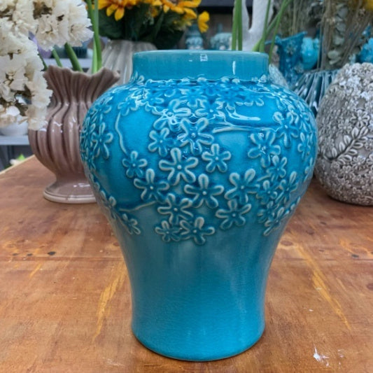 Porcelain Ice-Crack Ceramic Vase with Relief Detail — hand-painted in 4 styles: Grey Fine Stripes, Lake Blue Relief, Light Gray Diagonal Stripes, Solitary Gray — Azurra Shop

