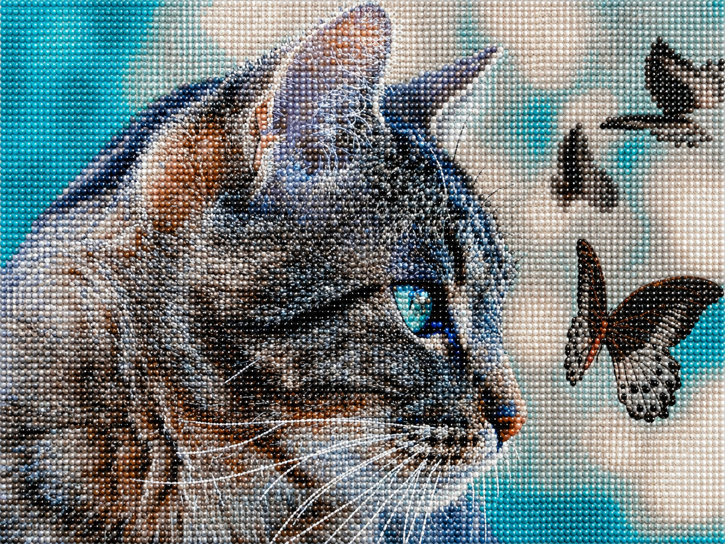 Grey tabby cat with three butterflies diamond painting kit close-up – dark grey tabby with striking blue eyes gazing at three black and brown butterflies on a soft teal and cream background, sparkling full drill 5D resin diamond texture — Azurra Shop
